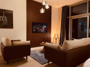 Luxury apartment on the metro facing Dubai Marina